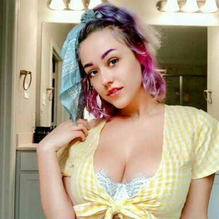 Rose-Gold-Glasses Profile image 1