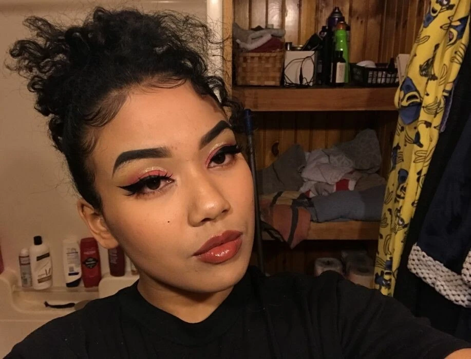 PrettyNPink21 Profile image 2