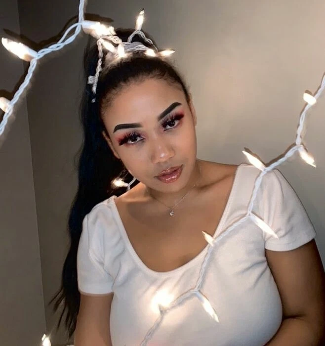 PrettyNPink21 Profile image 4