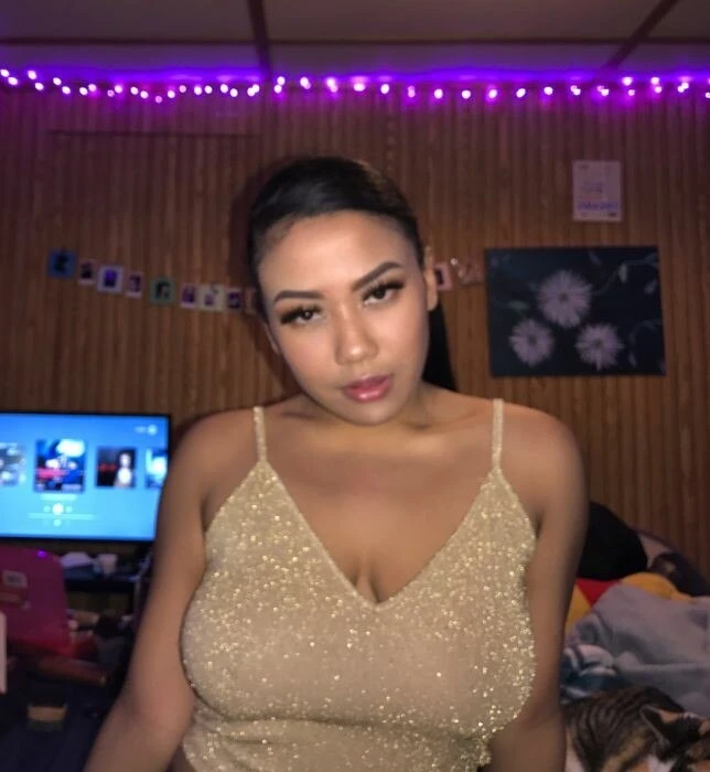 PrettyNPink21 Profile image 3